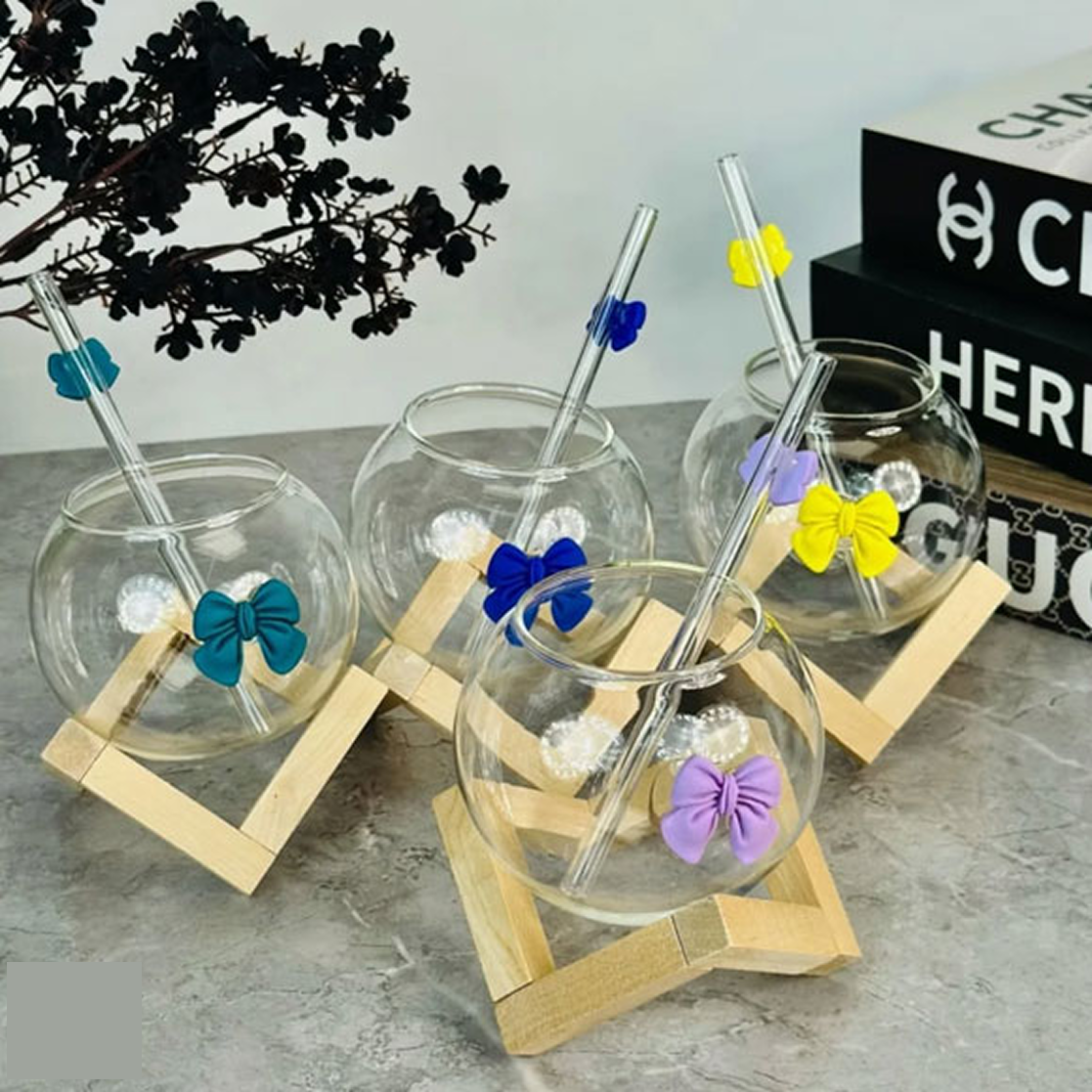 GLASSLUX BOW MUG WITH STRAW MUG ALONG BAMBOO BASE STAND